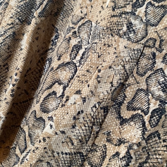 Wild fable size S could go larger Animal print button down short sleeve top NWT - Picture 7 of 7